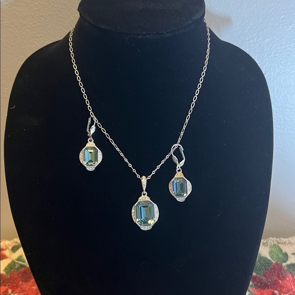 Touchstone Touch stone crystal earrings and necklace set - Picture 7 of 8